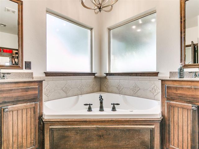 1028 Skyline Boulevard, Edmond, OK 73025