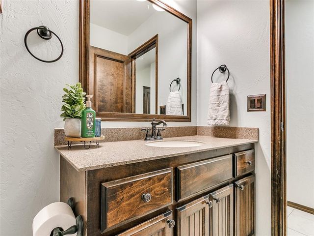 1028 Skyline Boulevard, Edmond, OK 73025