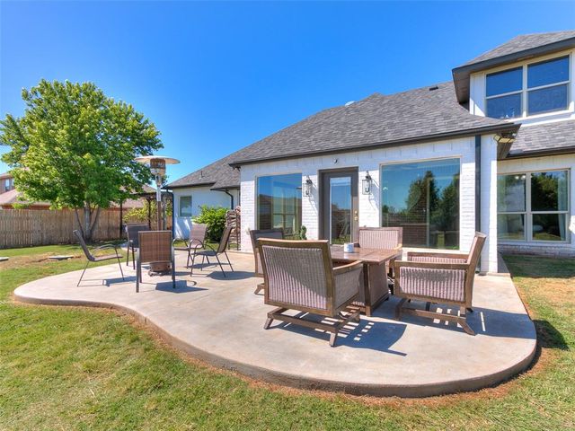1028 Skyline Boulevard, Edmond, OK 73025