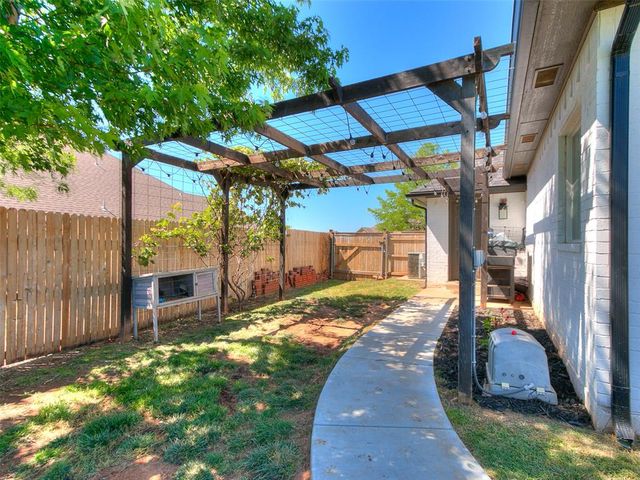 1028 Skyline Boulevard, Edmond, OK 73025