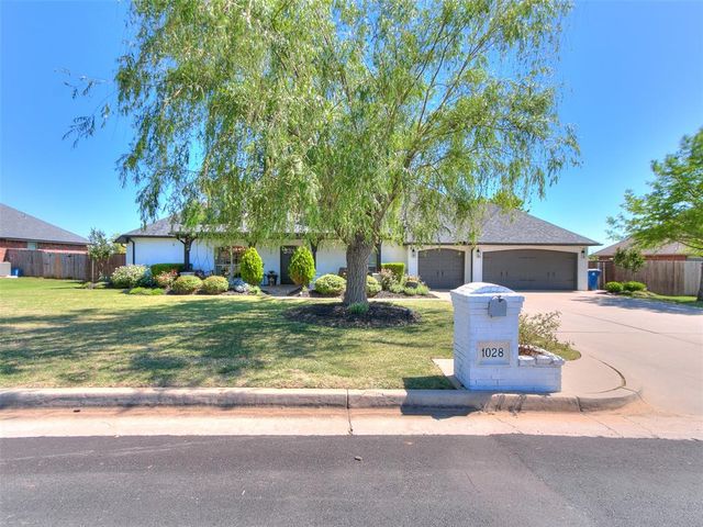 1028 Skyline Boulevard, Edmond, OK 73025