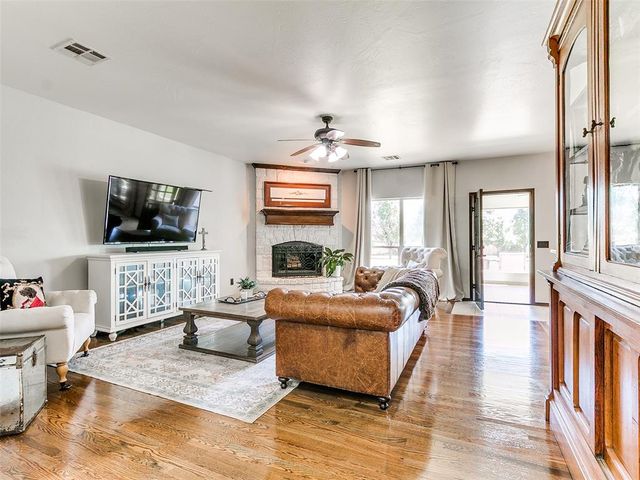 1028 Skyline Boulevard, Edmond, OK 73025