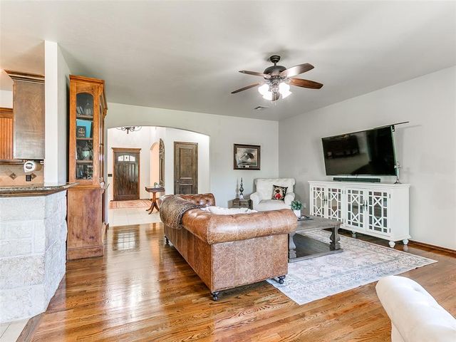 1028 Skyline Boulevard, Edmond, OK 73025