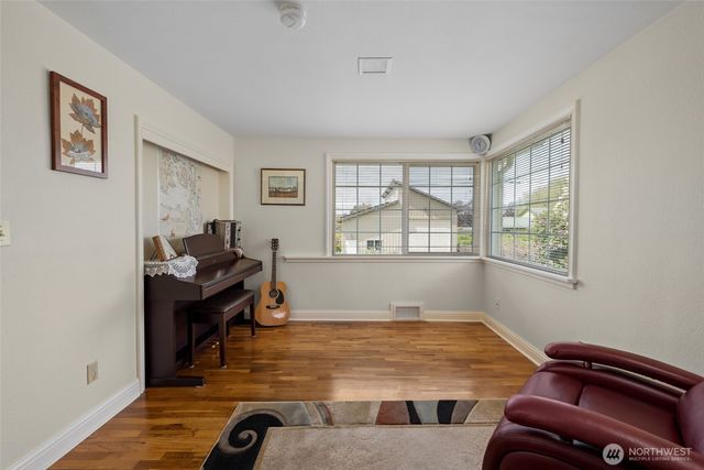 347 SE Glencoe Street, Oak Harbor, WA 98277