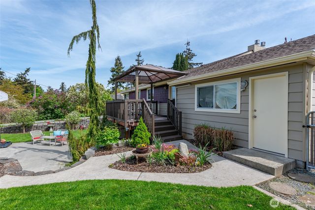 347 SE Glencoe Street, Oak Harbor, WA 98277
