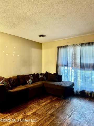 5727 Iroquois Drive, Horn Lake, MS 38637