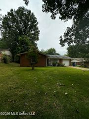 5727 Iroquois Drive, Horn Lake, MS 38637