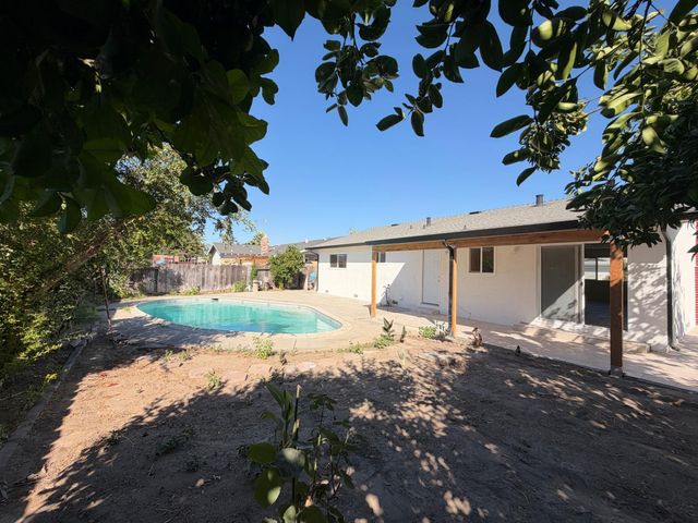 2413 Murray St, Turlock, CA 95382