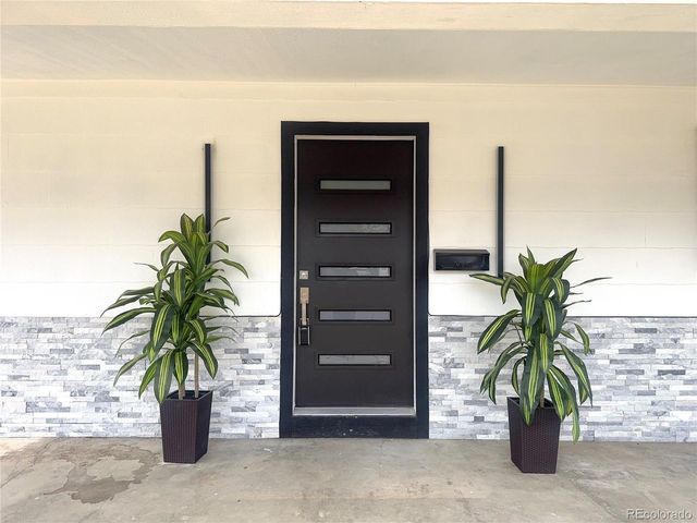 3227 S Grape St, Denver, CO 80222