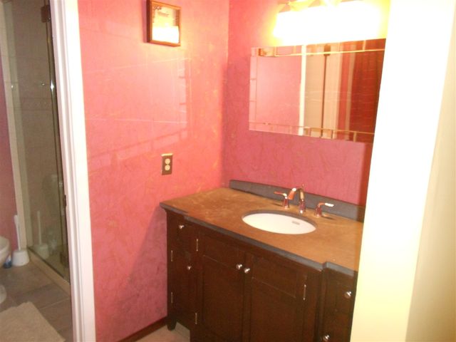 129 Balmoral Court, Kalamazoo, MI 49006