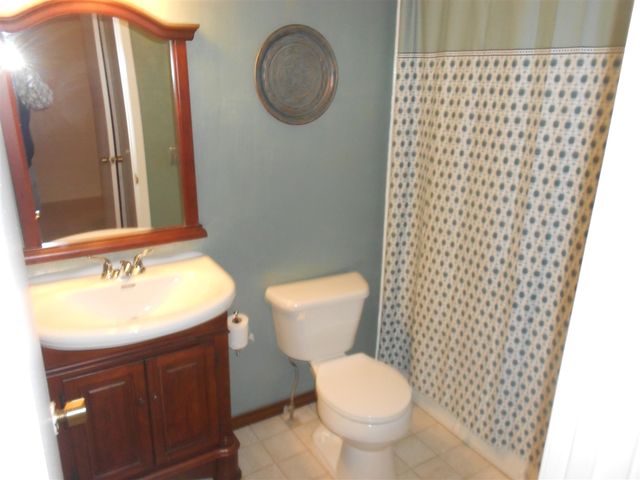 129 Balmoral Court, Kalamazoo, MI 49006