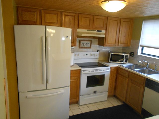 129 Balmoral Court, Kalamazoo, MI 49006