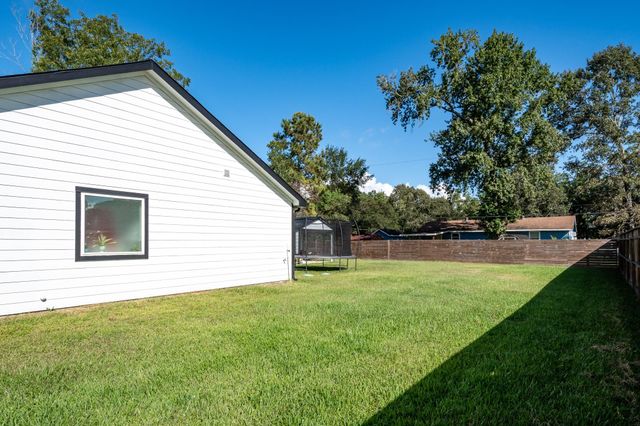 714 Little Doe Drive, Crosby, TX 77532