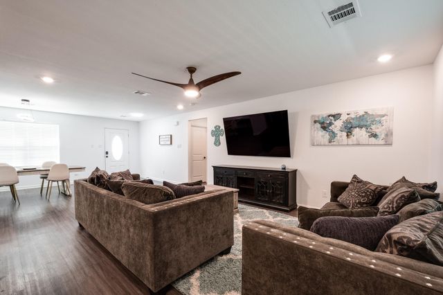 714 Little Doe Drive, Crosby, TX 77532