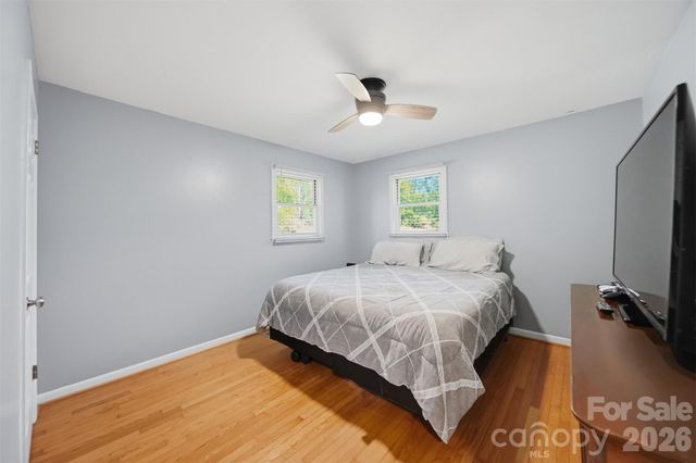 1745 26th Street NE, Hickory, NC 28601