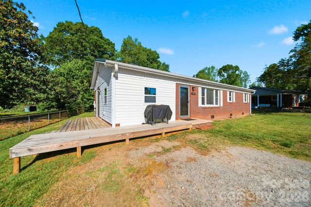 1745 26th Street NE, Hickory, NC 28601