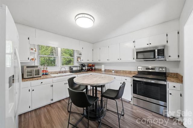 1745 26th Street NE, Hickory, NC 28601