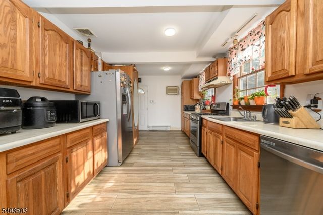 19 Skyland Ave, Wanaque Boro, NJ 07420