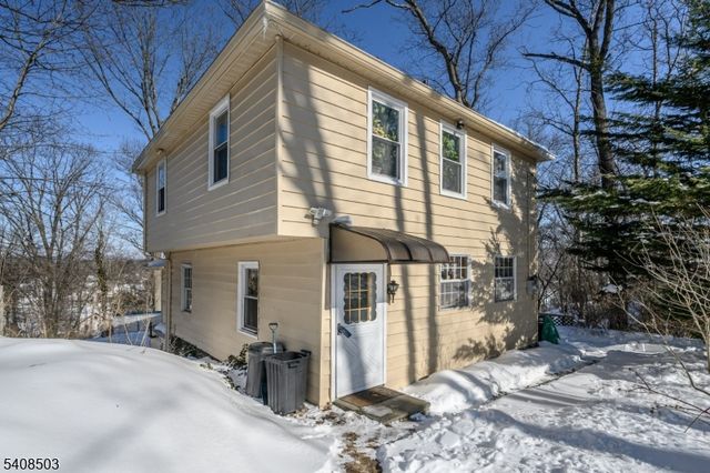 19 Skyland Ave, Wanaque Boro, NJ 07420