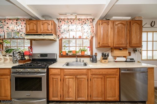 19 Skyland Ave, Wanaque Boro, NJ 07420