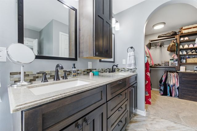 2215 N Tee Time Ct, Wichita, KS 67205