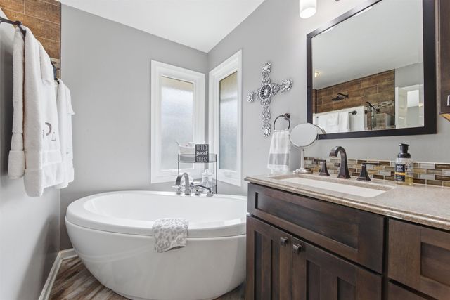 2215 N Tee Time Ct, Wichita, KS 67205