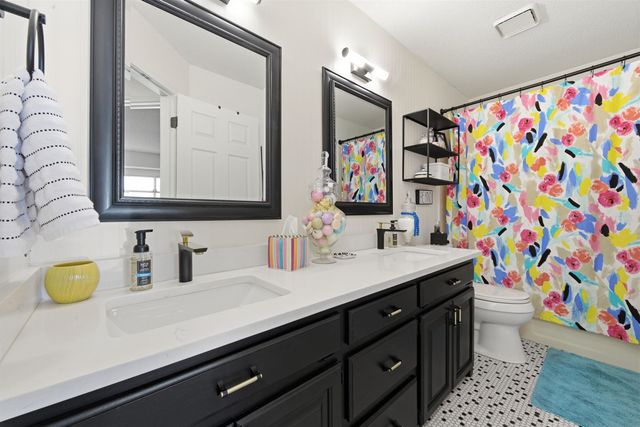 2215 N Tee Time Ct, Wichita, KS 67205