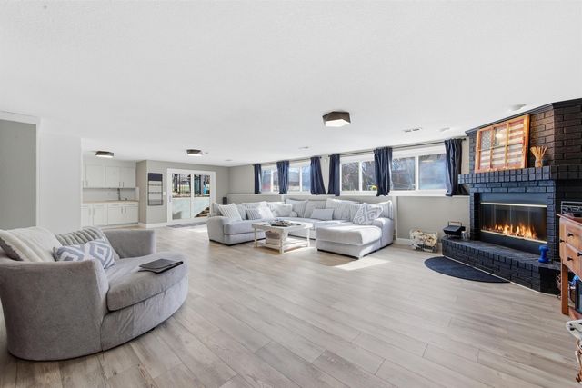 2215 N Tee Time Ct, Wichita, KS 67205