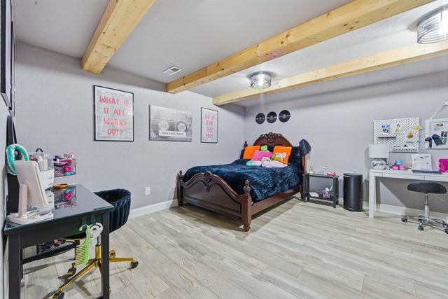 2215 N Tee Time Ct, Wichita, KS 67205