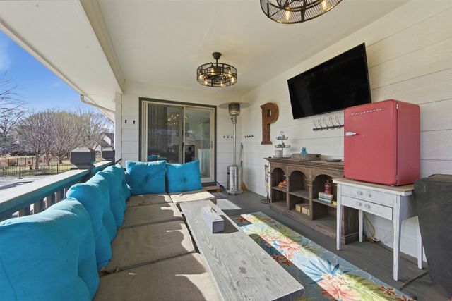 2215 N Tee Time Ct, Wichita, KS 67205