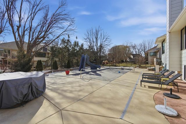 2215 N Tee Time Ct, Wichita, KS 67205