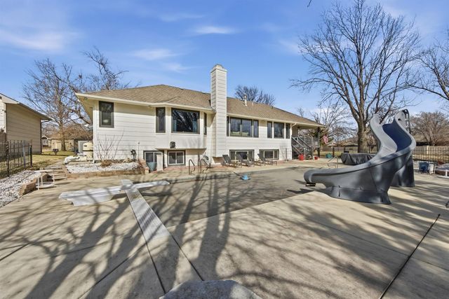 2215 N Tee Time Ct, Wichita, KS 67205