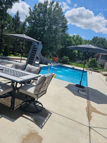 2215 N Tee Time Ct, Wichita, KS 67205