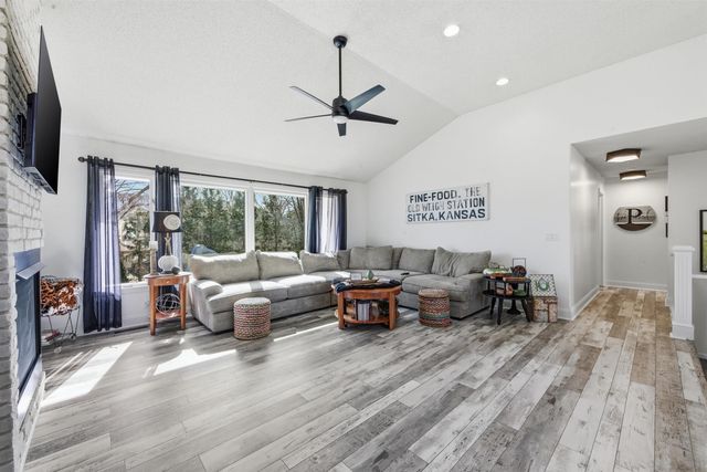 2215 N Tee Time Ct, Wichita, KS 67205