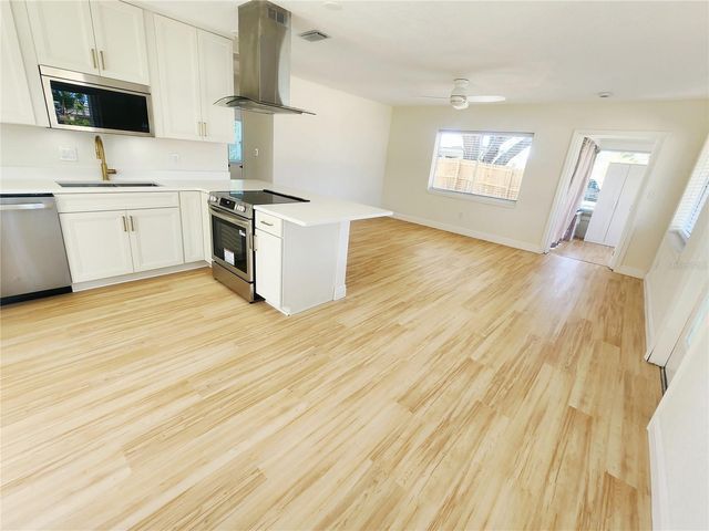 2494 DEL RIO WAY, Dunedin, FL 34698