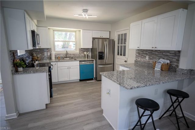 3821 Cedar LN, Portsmouth, VA 23703