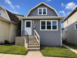 5630 W Cornelia Avenue, Chicago, IL 60634
