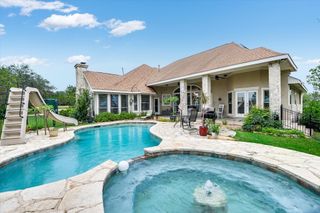 300 Valley Oak DR, Dripping Springs, TX 78620