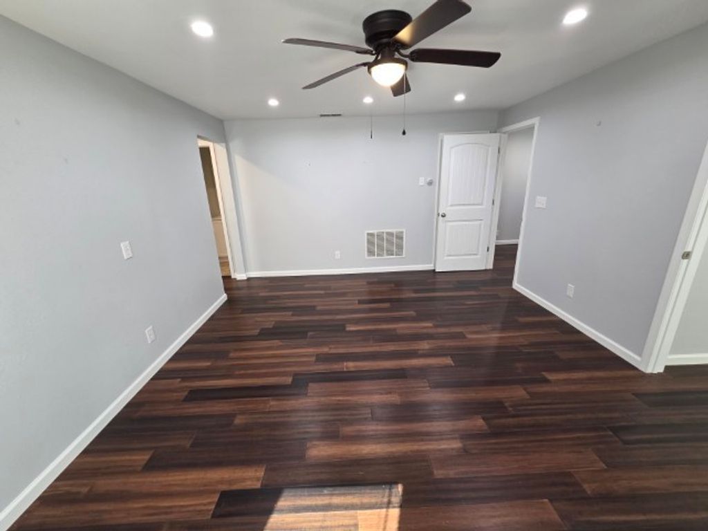 Image 13 of property listing at 541 S 27th Street, Mt Vernon, IL 62864