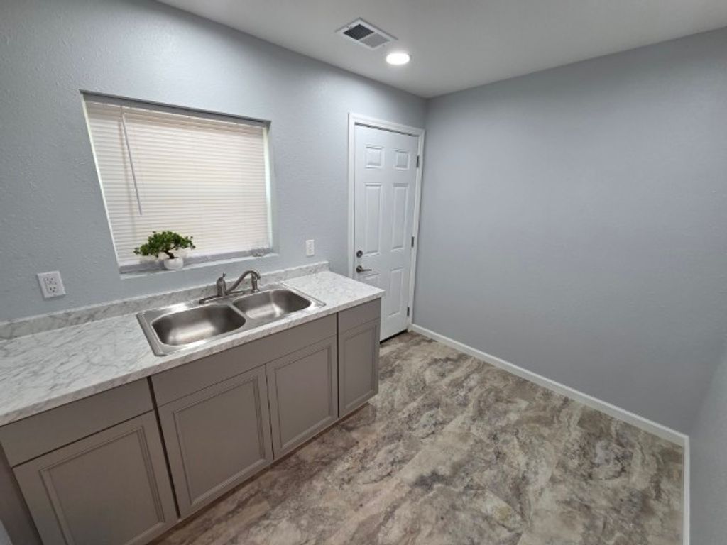 Image 22 of property listing at 541 S 27th Street, Mt Vernon, IL 62864