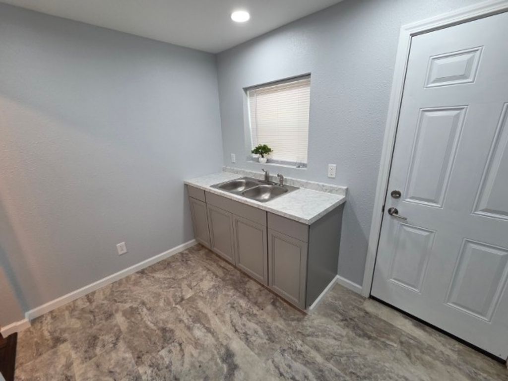 Image 23 of property listing at 541 S 27th Street, Mt Vernon, IL 62864