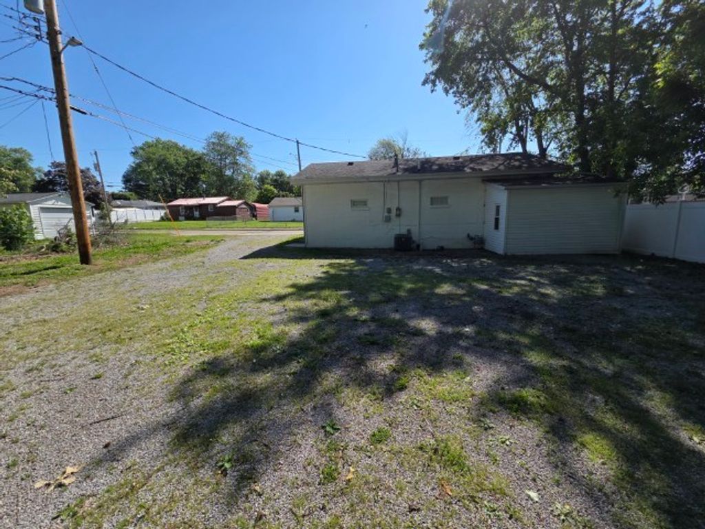 Image 26 of property listing at 541 S 27th Street, Mt Vernon, IL 62864