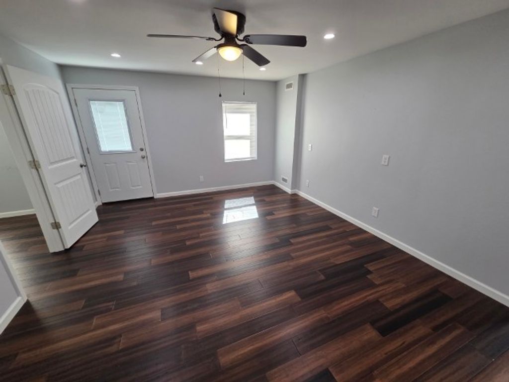Image 5 of property listing at 541 S 27th Street, Mt Vernon, IL 62864