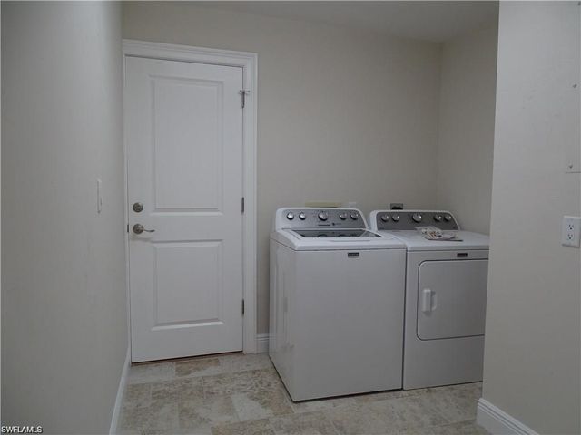 3043 Round Table CT, Naples, FL 34112
