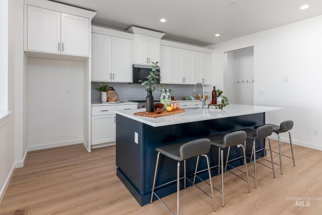 8409 S Wavecrest Ave, Kuna, ID 83634