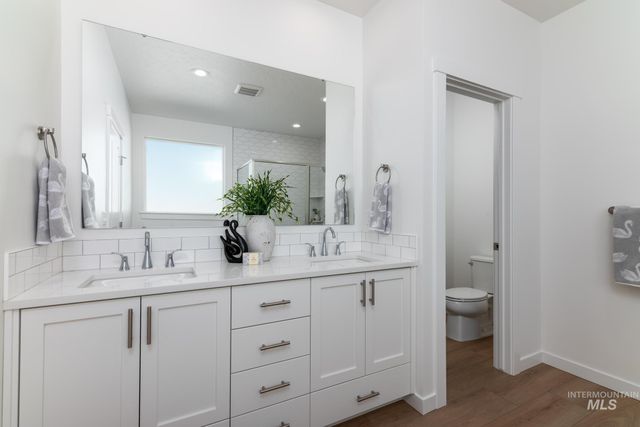 8409 S Wavecrest Ave, Kuna, ID 83634