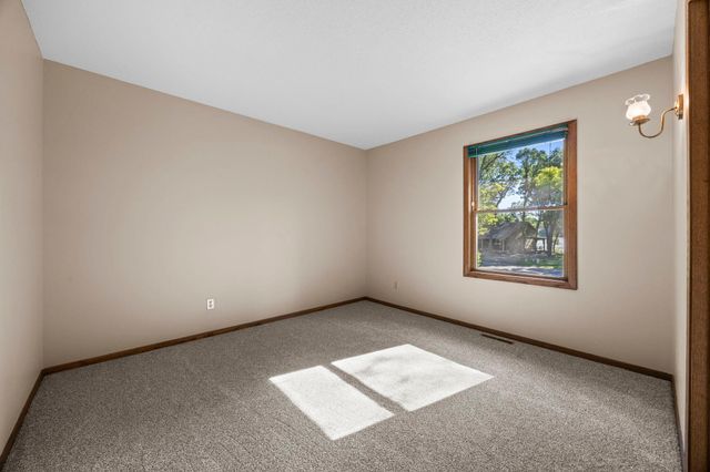 26120 Galen Drive, Wyoming, MN 55092