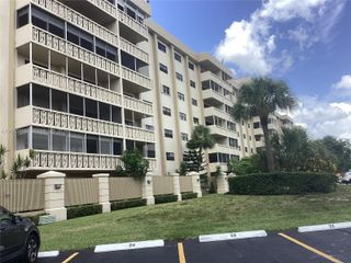 800 NE 195th St 415, Miami, FL 33179