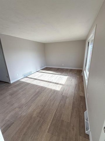 1517 NAVARINO STREET, Algoma, WI 54201