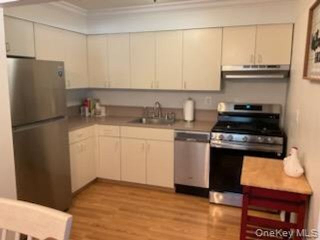 221 N Middletown Road C, Pearl River, NY 10965